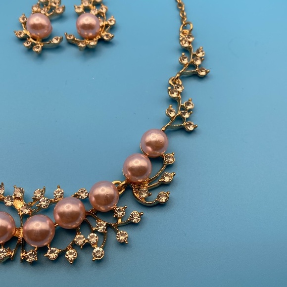 Natural Freshwater Pearl Necklace and Earrings Set - Picture 5 of 6